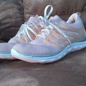 Kids Sketchers Shoes Diamond Runner Trainers Size 3.5 Pink